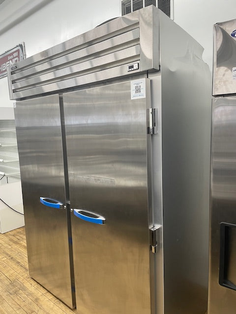 Scratch and Dent: True, STG2RRI69-2S, Roll-in Refrigerator