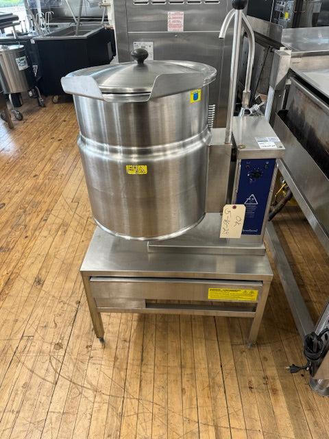 Reconditioned/Used: Cleveland Range, KET-12-T, 12G Electric Kettle