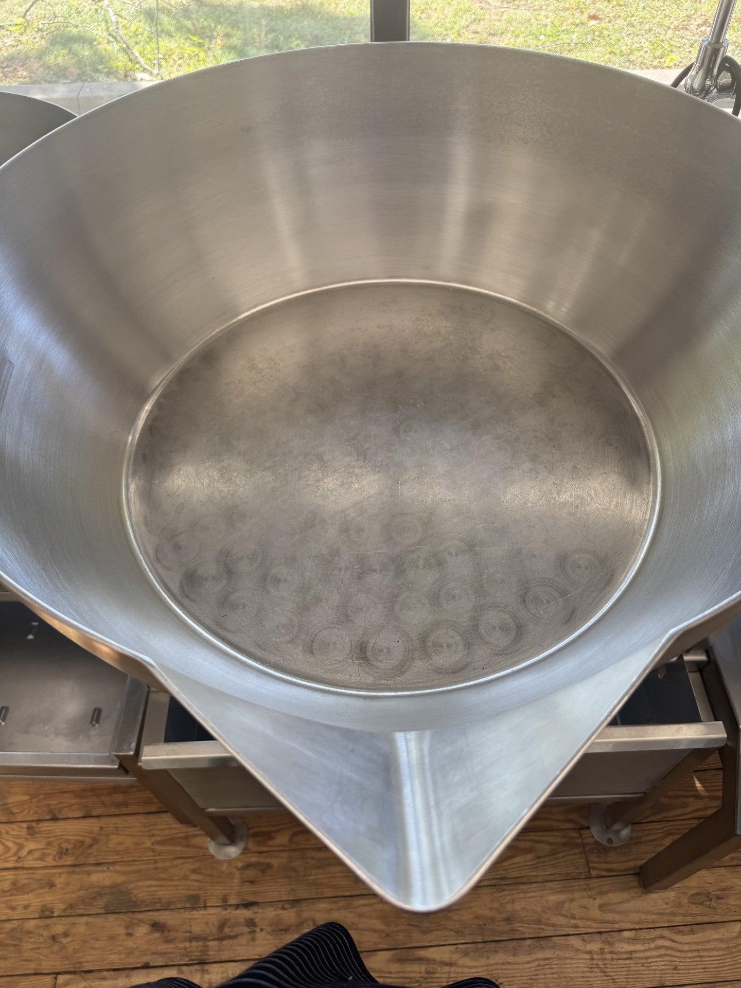 Reconditioned/Used: Vulcan VGCTS16 Skillet/Braising Pan