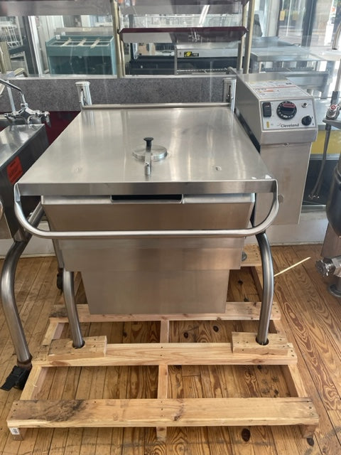 Reconditioned/Used: Cleveland, SGL-30-T1, Gas Tilt Skillet